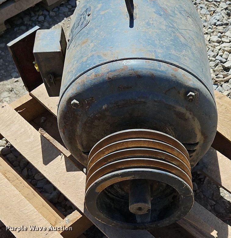 image for item EH5464 Approximately 9 electric motors 