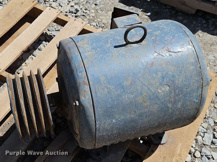 image for item EH5464 Approximately 9 electric motors 