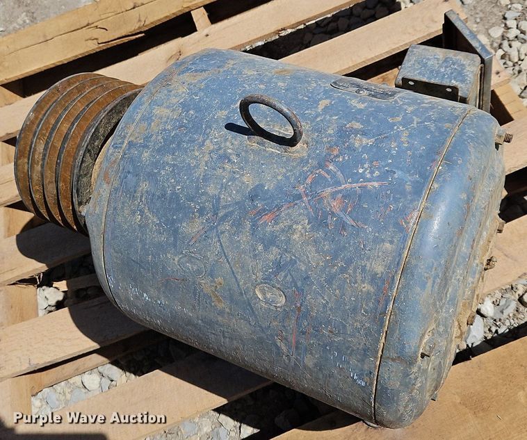 image for item EH5464 Approximately 9 electric motors 