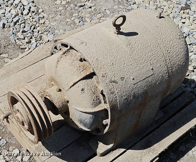 image for item EH5464 Approximately 9 electric motors 