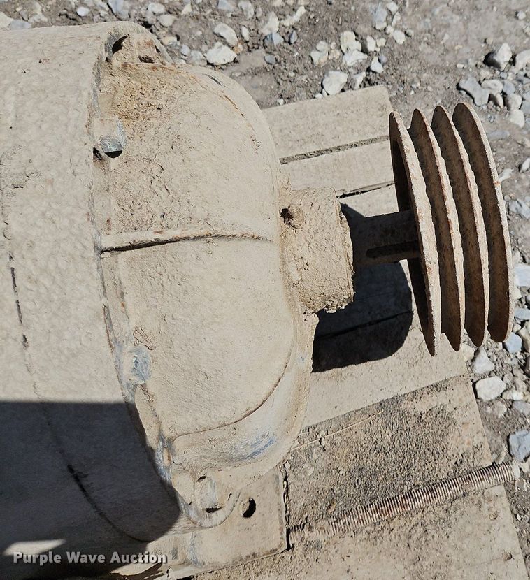 image for item EH5464 Approximately 9 electric motors 