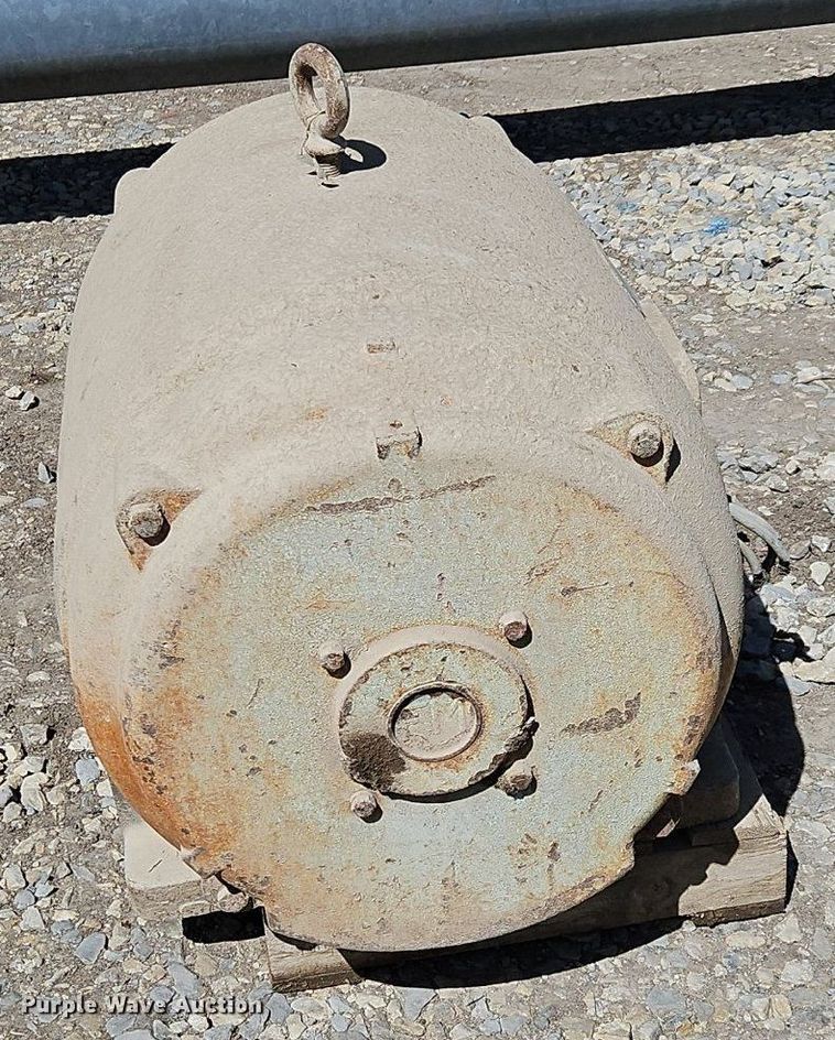 image for item EH5464 Approximately 9 electric motors 