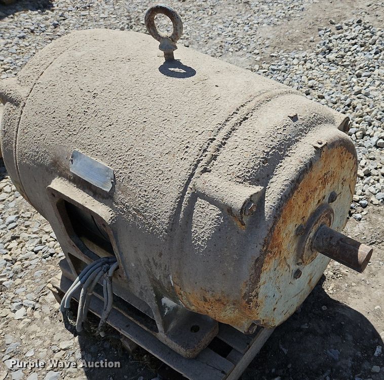 image for item EH5464 Approximately 9 electric motors 