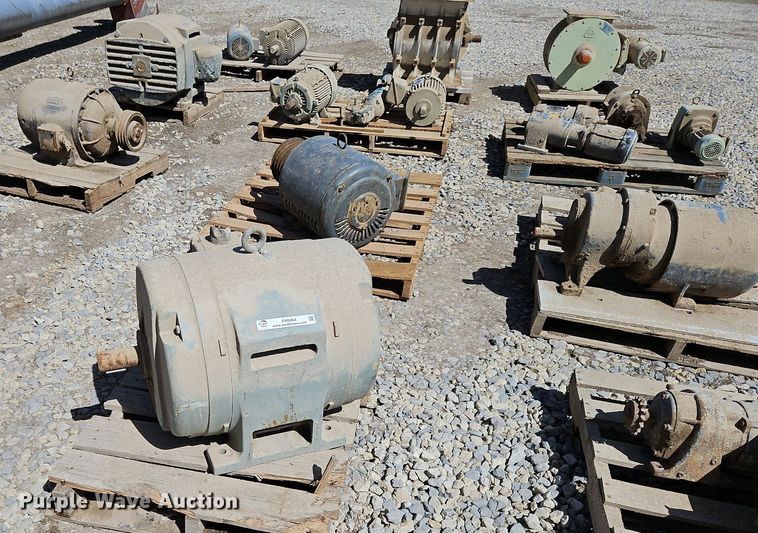 image for item EH5464 Approximately 9 electric motors 