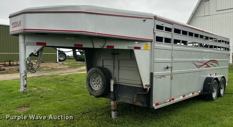 image for item EH5483 2008 Titan 1R8411 livestock trailer