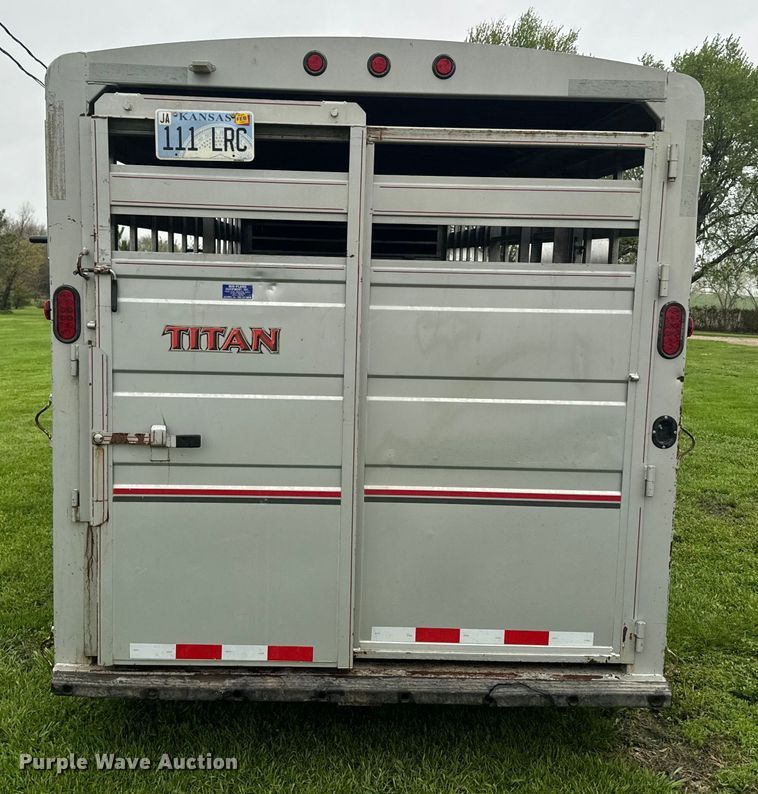 image for item EH5483 2008 Titan 1R8411 livestock trailer