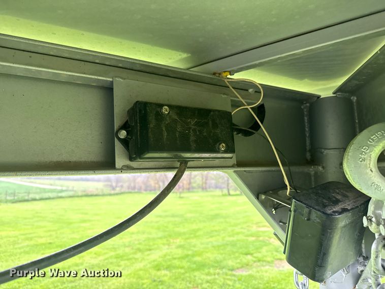 image for item EH5483 2008 Titan 1R8411 livestock trailer