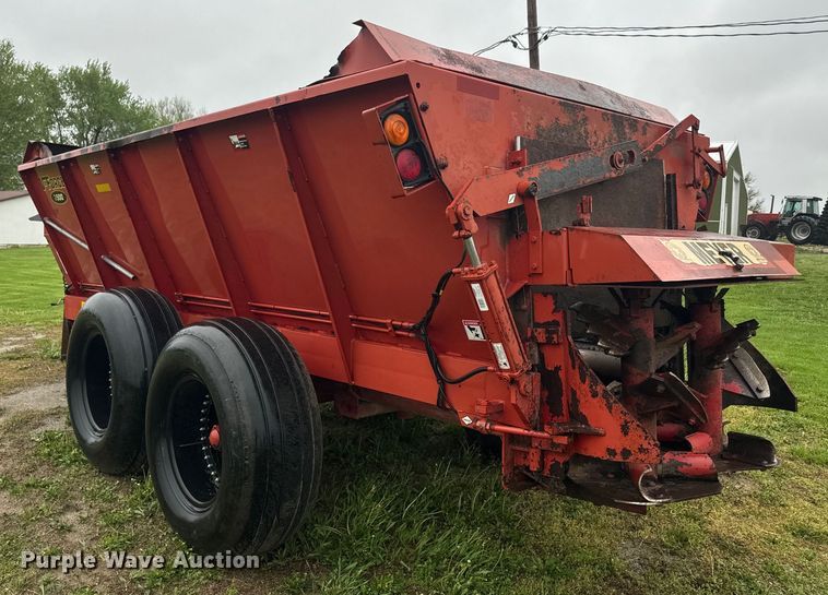 image for item EH5484 Meyer V Force 7500 manure spreader