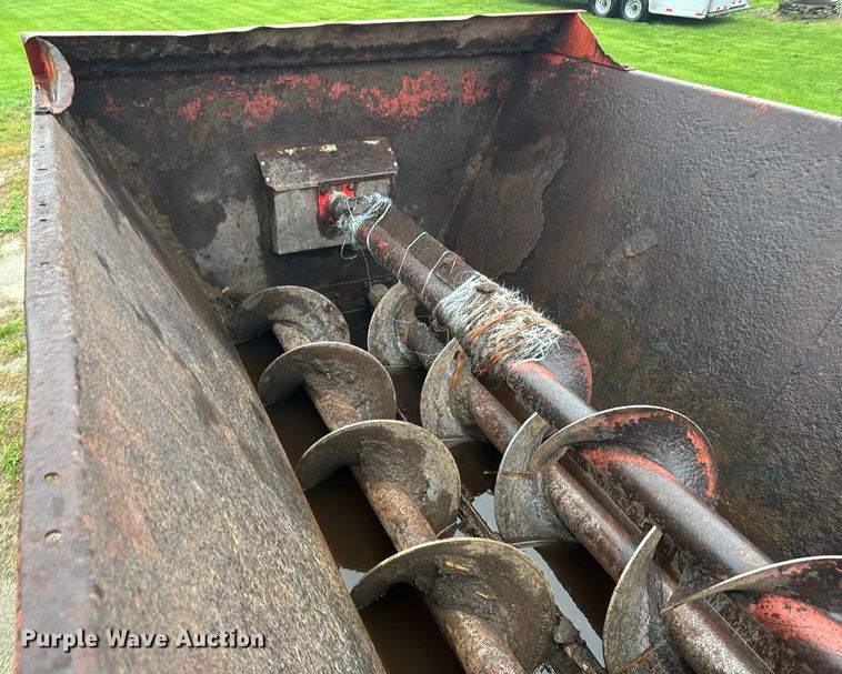 image for item EH5484 Meyer V Force 7500 manure spreader