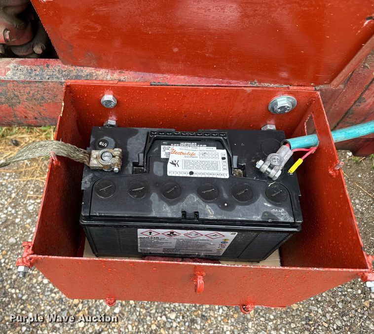 image for item EH5485 1966 International Harvester Farmall 806 tractor