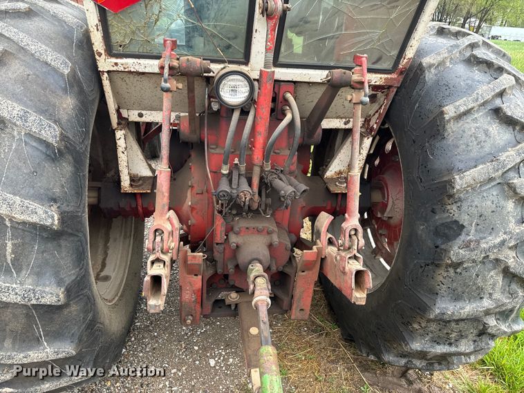 image for item EH5485 1966 International Harvester Farmall 806 tractor