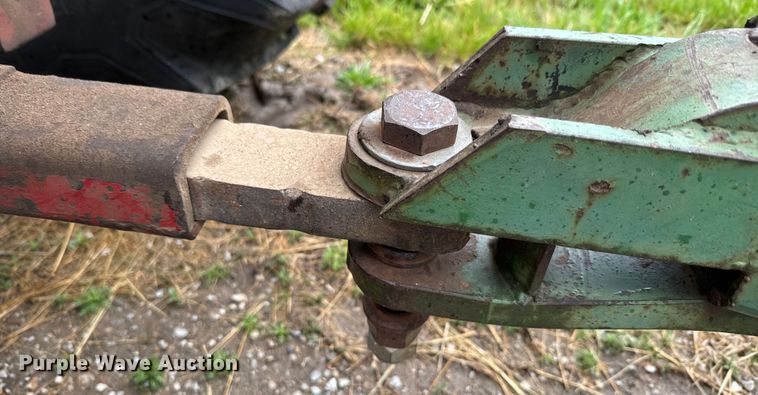 image for item EH5485 1966 International Harvester Farmall 806 tractor