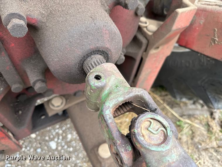 image for item EH5485 1966 International Harvester Farmall 806 tractor