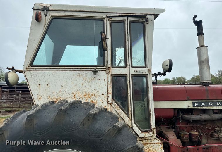 image for item EH5485 1966 International Harvester Farmall 806 tractor