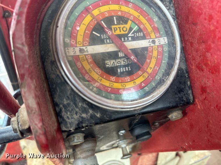 image for item EH5485 1966 International Harvester Farmall 806 tractor