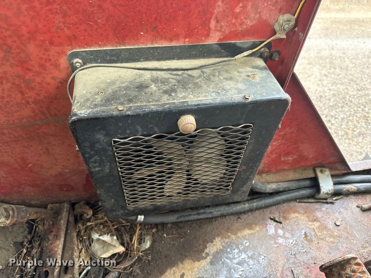 image for item EH5485 1966 International Harvester Farmall 806 tractor