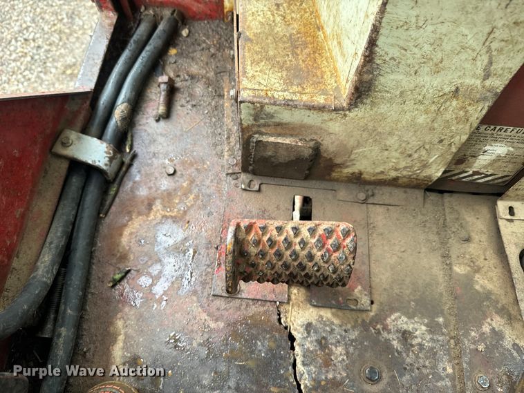 image for item EH5485 1966 International Harvester Farmall 806 tractor