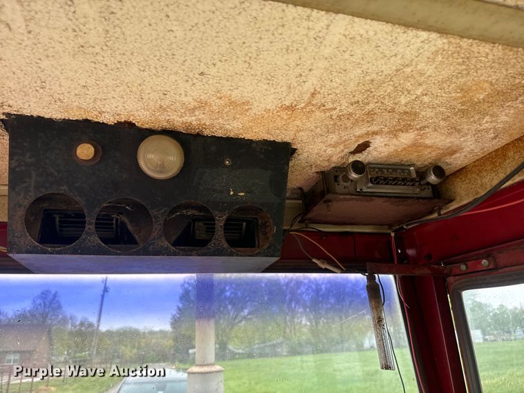 image for item EH5485 1966 International Harvester Farmall 806 tractor