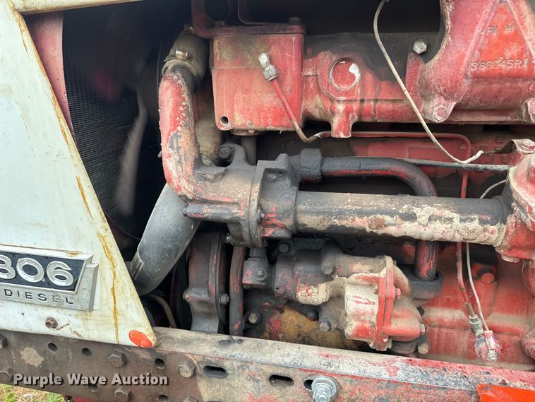 image for item EH5485 1966 International Harvester Farmall 806 tractor