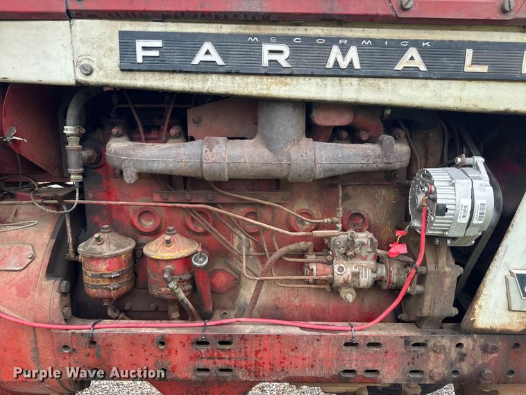 image for item EH5485 1966 International Harvester Farmall 806 tractor