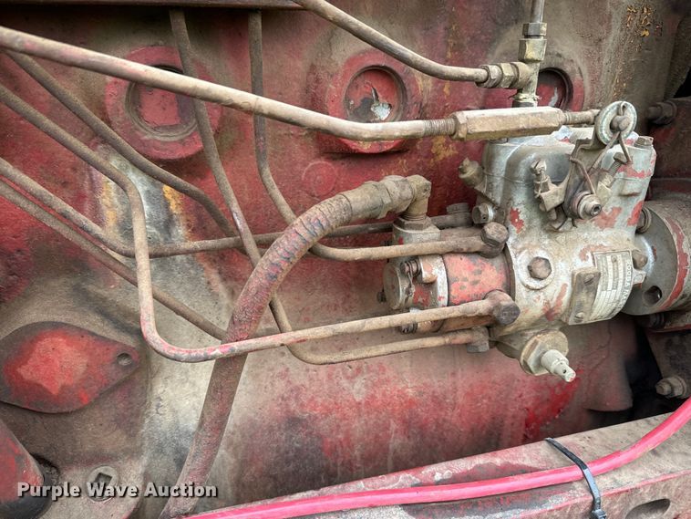 image for item EH5485 1966 International Harvester Farmall 806 tractor