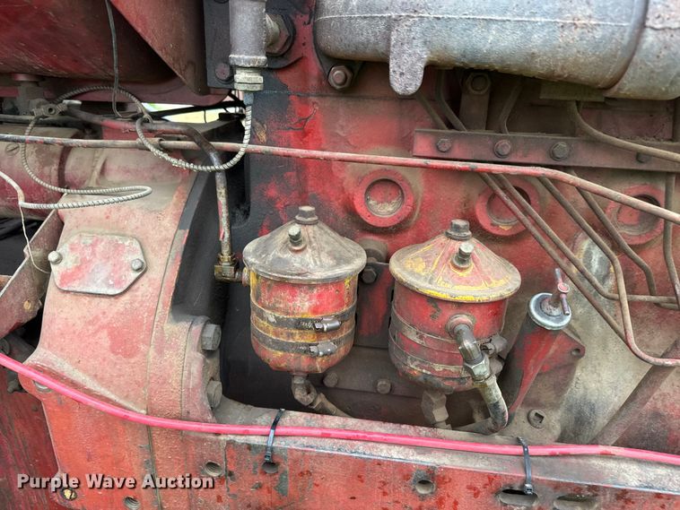 image for item EH5485 1966 International Harvester Farmall 806 tractor