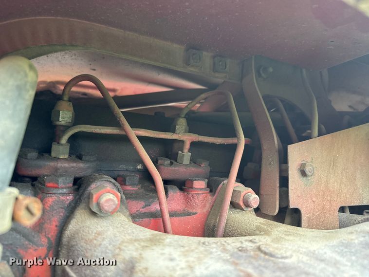 image for item EH5485 1966 International Harvester Farmall 806 tractor