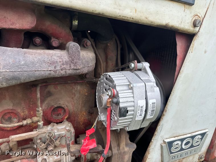 image for item EH5485 1966 International Harvester Farmall 806 tractor