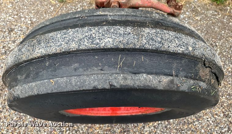 image for item EH5485 1966 International Harvester Farmall 806 tractor