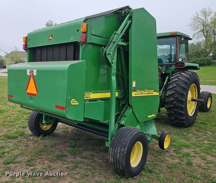 image for item EI3723 2002 John Deere 567 round baler