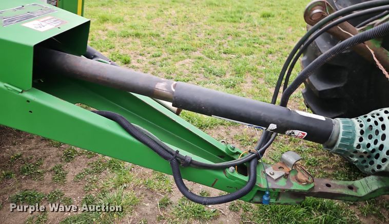 image for item EI3723 2002 John Deere 567 round baler