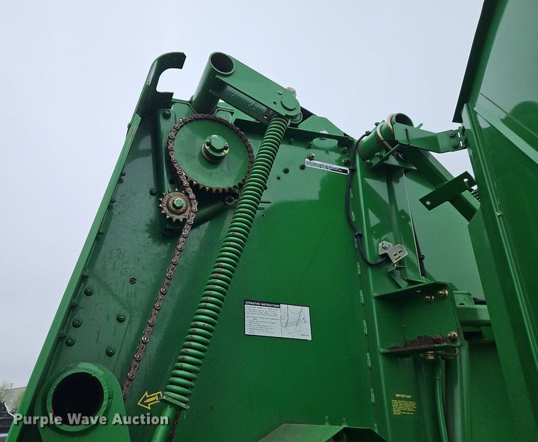 image for item EI3723 2002 John Deere 567 round baler