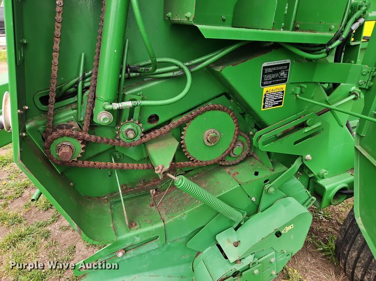 image for item EI3723 2002 John Deere 567 round baler