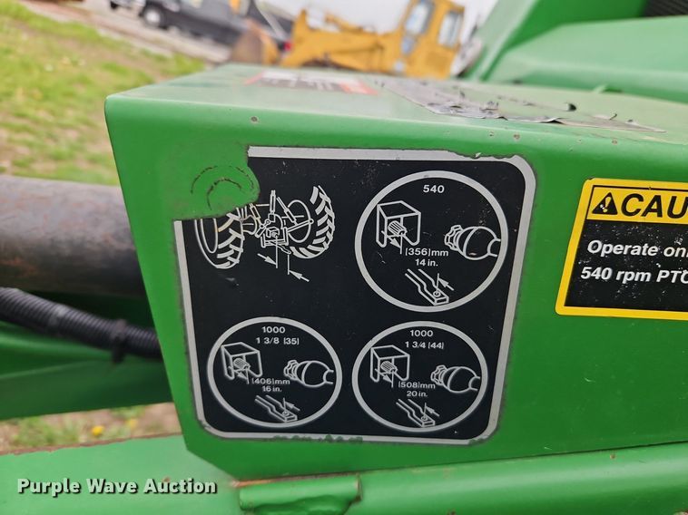 image for item EI3723 2002 John Deere 567 round baler