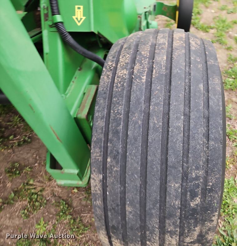 image for item EI3723 2002 John Deere 567 round baler