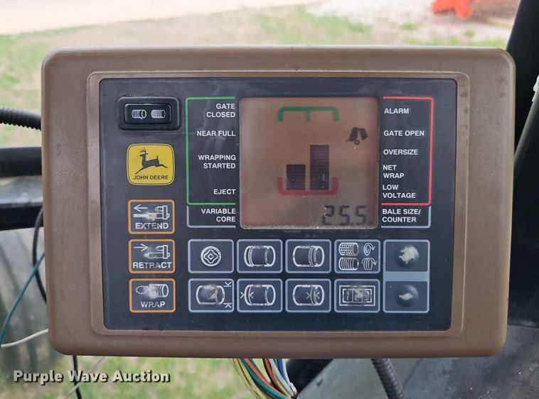image for item EI3723 2002 John Deere 567 round baler