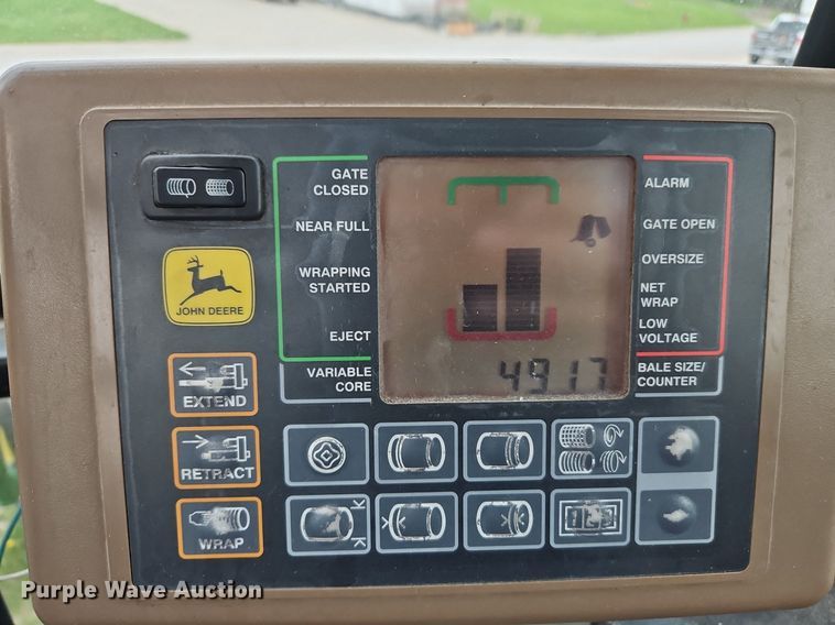 image for item EI3723 2002 John Deere 567 round baler