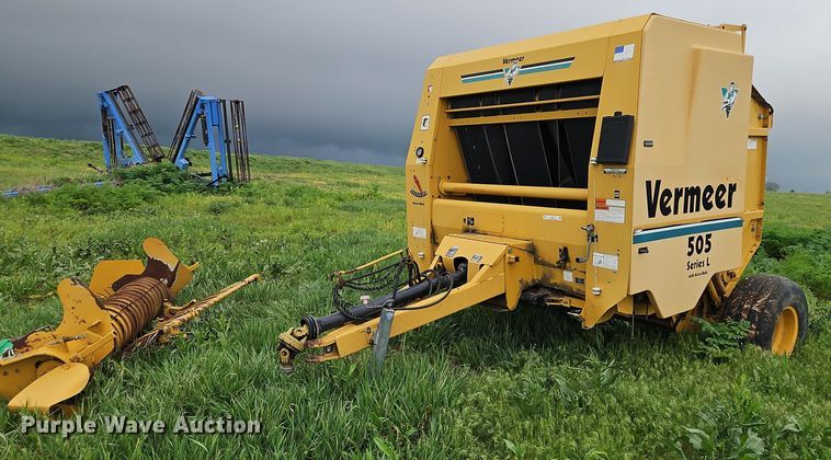 image for item EI3731 1999 Vermeer  505 Series L round baler