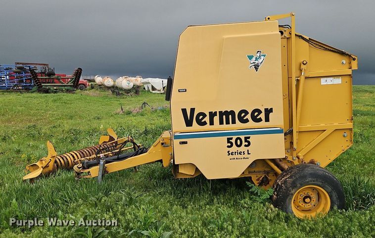 image for item EI3731 1999 Vermeer  505 Series L round baler