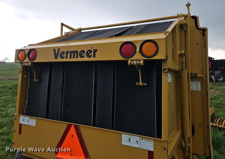 image for item EI3731 1999 Vermeer  505 Series L round baler