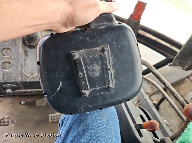 image for item EI3731 1999 Vermeer  505 Series L round baler