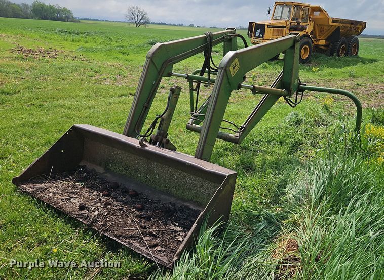 image for item EI3732 John Deere E0048 loader