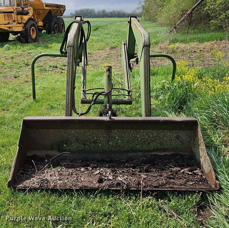 image for item EI3732 John Deere E0048 loader