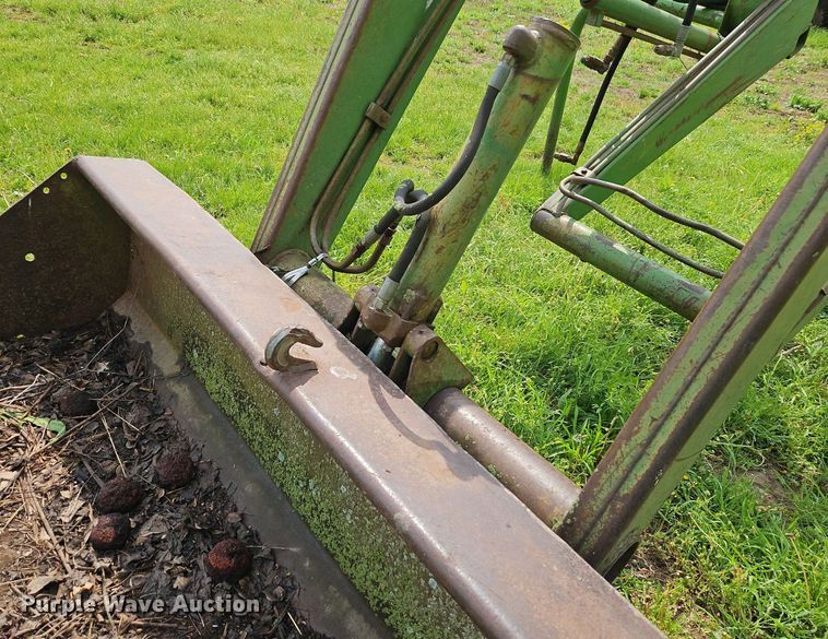 image for item EI3732 John Deere E0048 loader