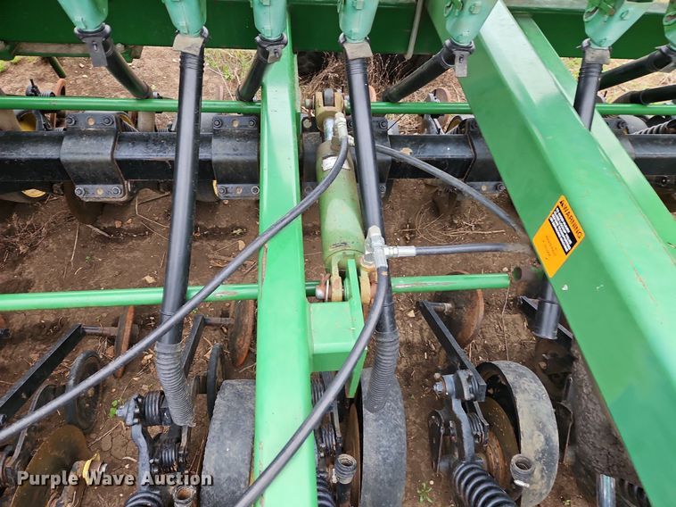 image for item EI3736 John Deere 750 grain drill