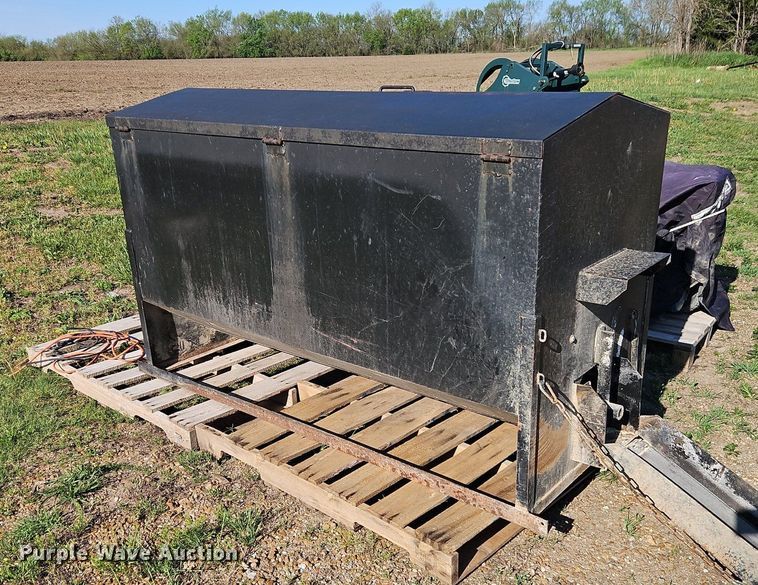 image for item EI3738 Cake feeder