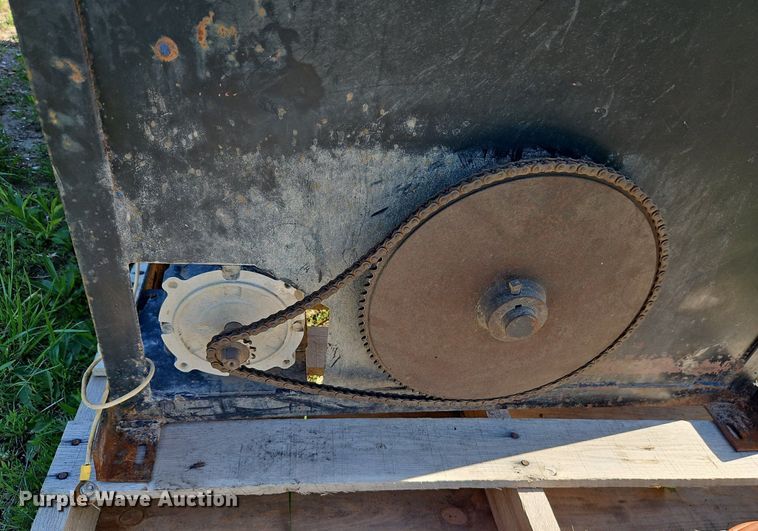 image for item EI3738 Cake feeder