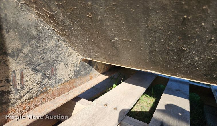 image for item EI3738 Cake feeder