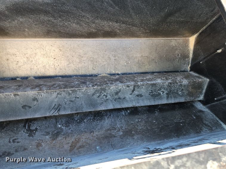 image for item EI3738 Cake feeder