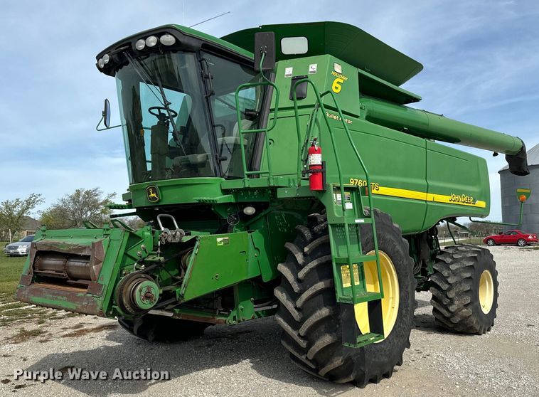 image for item EJ0389 2006 John Deere 9760 STS RWA combine